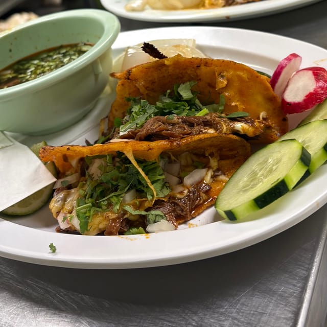 L- (3birria) Tacos.